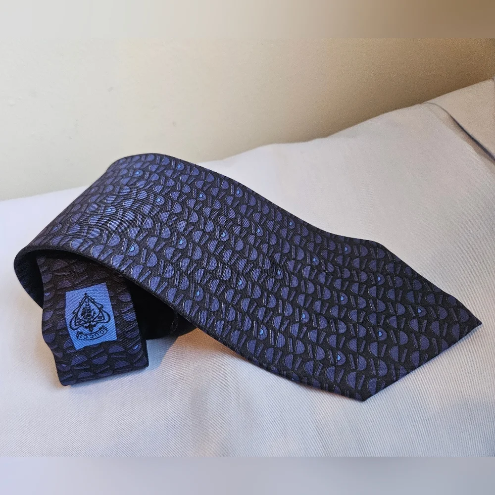 Gucci navy blue silk tie